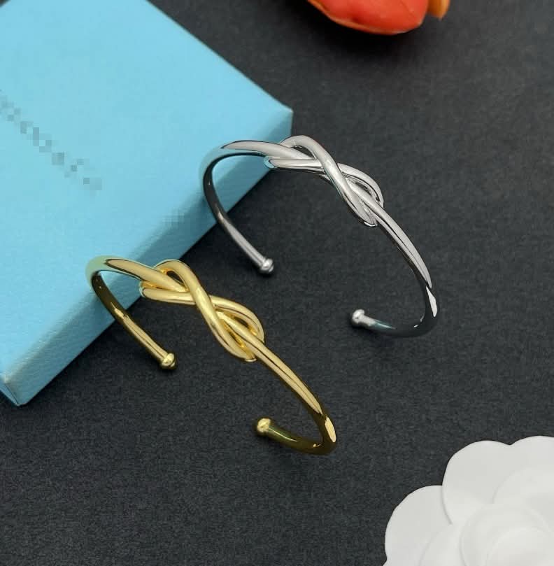 T!ff & C● bracelet